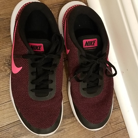 Nike shoes (flex experience rn 7) - Picture 2 of 4